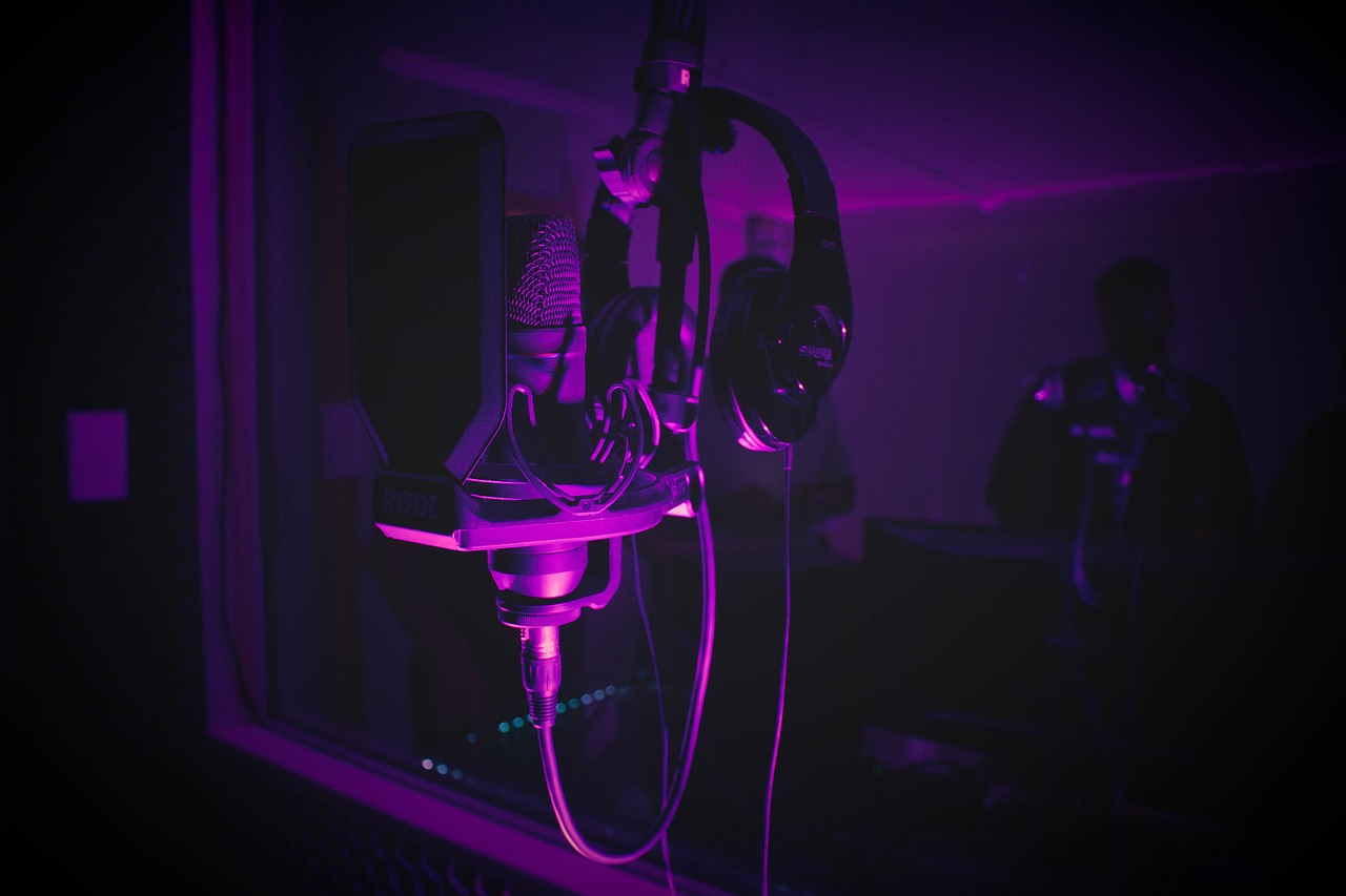 microphone-7495739_1280
